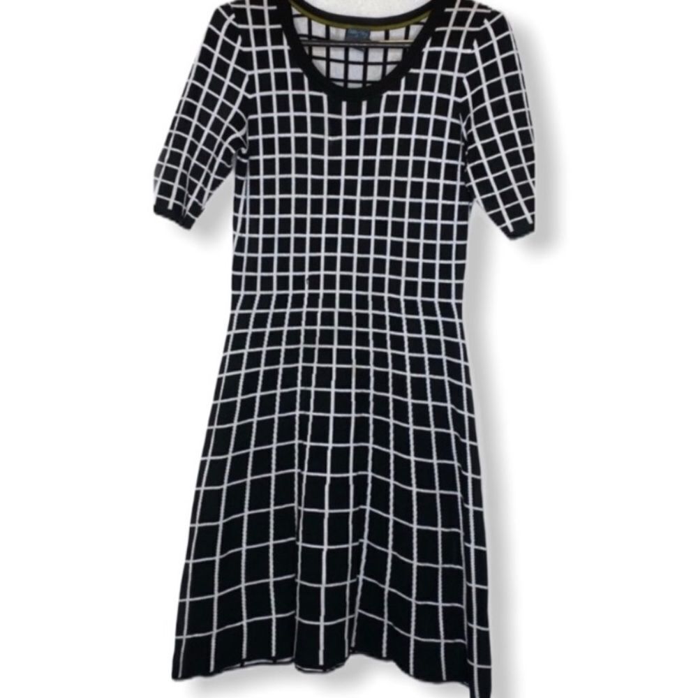 Gabby Skye Geometric Print Sweater Dress